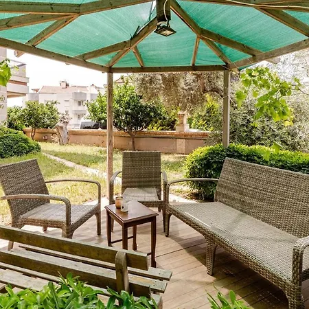 Chill Garden Apartment